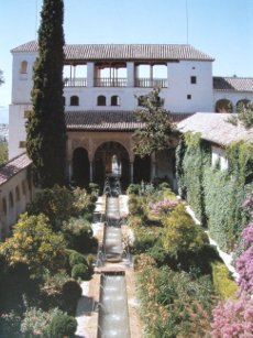 Grenade Alhambra Generalife cour-jardin avec jeux d'eau