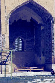 Samarkand madrassa iwan pendant l'hiver